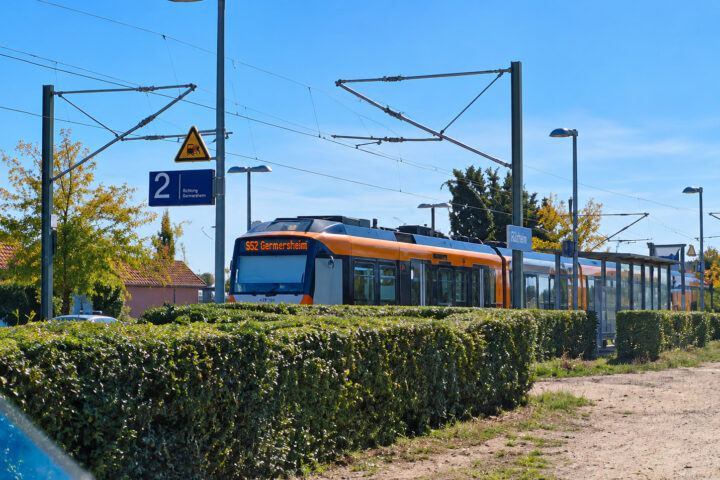 Polizeieinsatz am Rülzheimer Bahnhof: Person aus S-Bahn geholt und fixiert